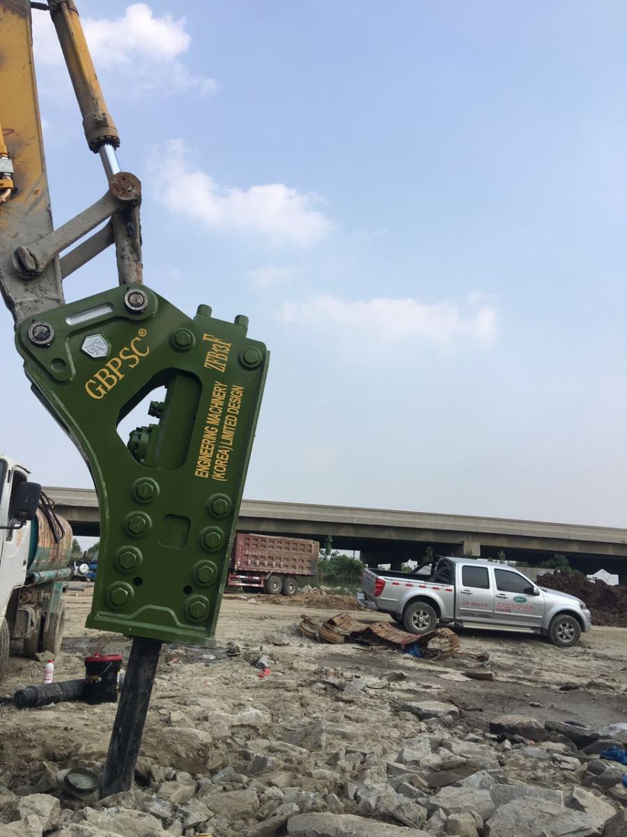 关于破碎锤在实际工作中的几大应用范围